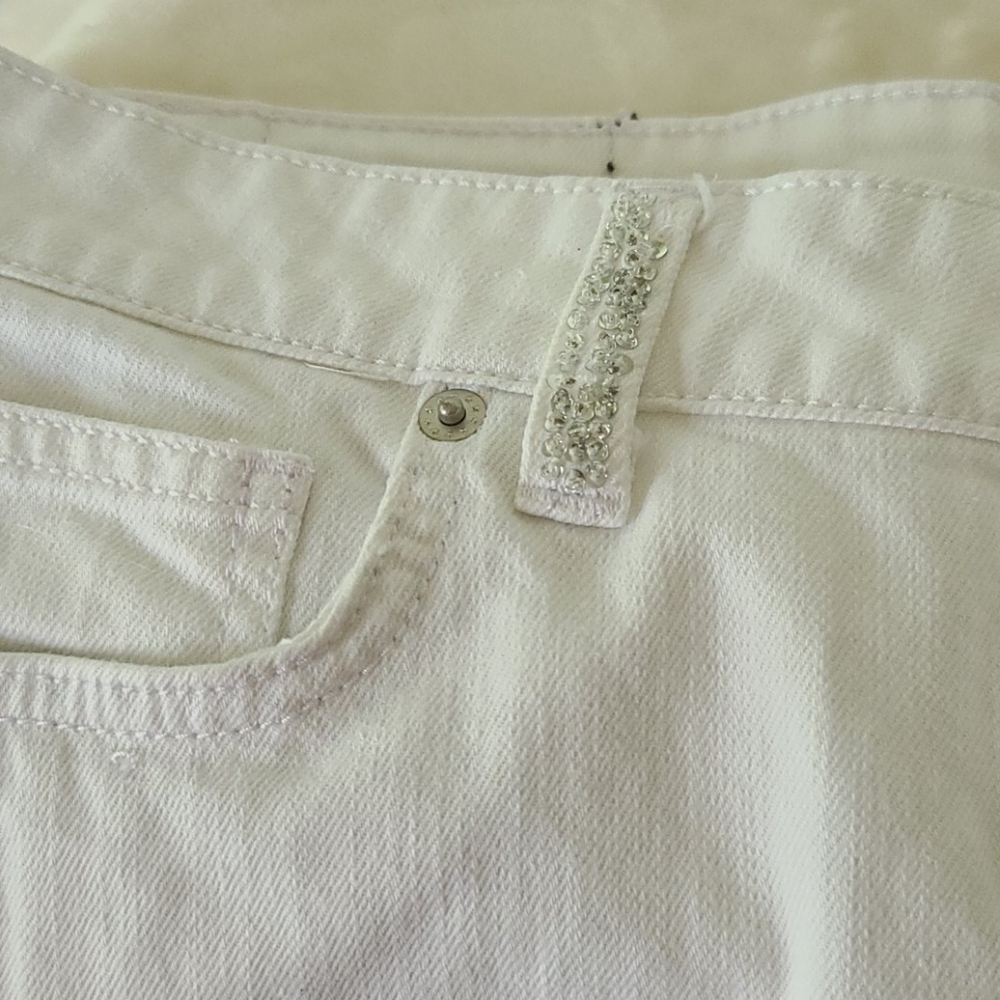 Authentic Icon white shorts with red stars . - Picture 2 of 6